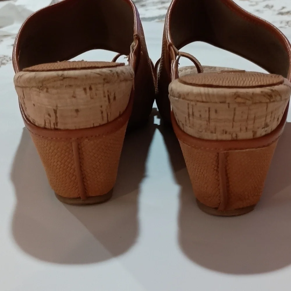 Donald Pliner Cork Wedge Heel, Ring Toe Leather Slide. size 91/2 M
